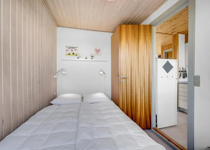 1046 بيت للعطل *