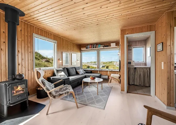 1046 بيت للعطل *