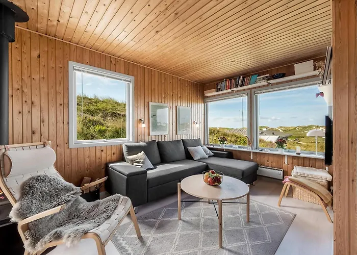 1046 بيت للعطل